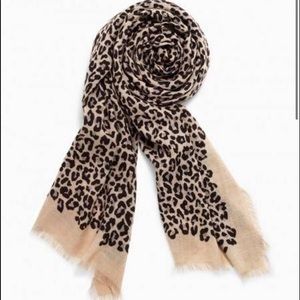 Like New! Stella & Dot Animal print scarf